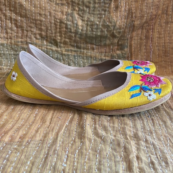 EUC Fuchsia Sunflower Flats - Picture 5 of 11